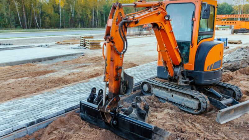 Compact Excavators vs. Standard Excavators: Which Is Right for You?